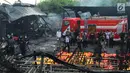 Suasana pabrik kembang api yang meledak dan terbakar di Komplek Pergudangan 99, Jalan Raya Salembaran, Cengklong, Kosambi, Kab Tangerang, Banten (26/10). Dikabarkan sekitar 47 orang tewas dan 46 luka-luka akibat kejadian tersebut. (Liputan6.com/Pool)