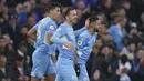 Gol ketiga pun tinggal menunggu waktu. Pada menit ke-68 Riyad Mahrez membawa Manchester City unggul 3-1. Tembakan first-time kaki kanannya usai menyambut umpan sepak pojok Kevin De Bruyne bersarang telak di sudut kanan gawang David De Gea. (AP/Jon Super)