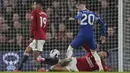 Pemain Chelsea, Cole Palmer, berusaha mencetak gol ke gawang Manchester United pada laga pekan ke-31 Liga Inggris di Stadion Stamford Bridge, Jumat (5/4/2024). (AP Photo/Kin Cheung)