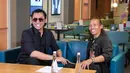 Melenggang ke karpet Merah, Yayan Ruhian mengingat momen syuting selama 45 hari di Perak, Malaysia. Proses pengambilan gambar dilakukan pada 2018 dan 2019. “Ada kendala hujan dan jeda Hari Raya. Selain itu saya sempat pulang ke Indonesia untuk terbang ke AS, syuting film John Wick: Parabellum bareng Keanu Reeves,” bintang film The Raid menyambung. (Foto: Dok. Atas perkenan Thehitmnnazri)