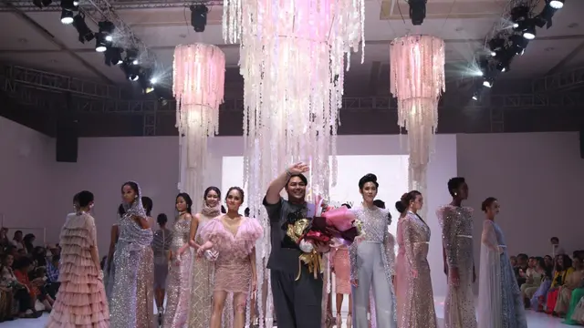 [Fimela] Peragaan Perdana Ivan Gunawan Sebagai Anggota IPMI