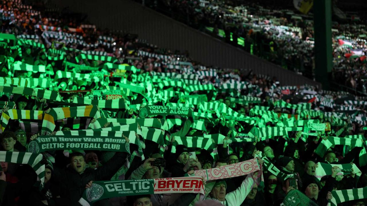 Suporter Green Brigade Celtic Bentangkan Spanduk Kecam Israel