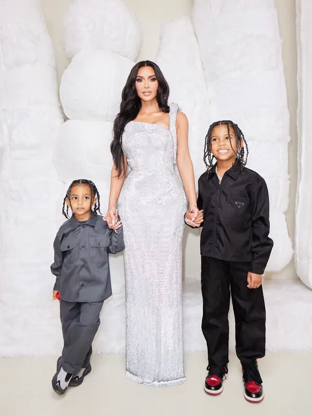 Kim Kardashian dan anak-anaknya
