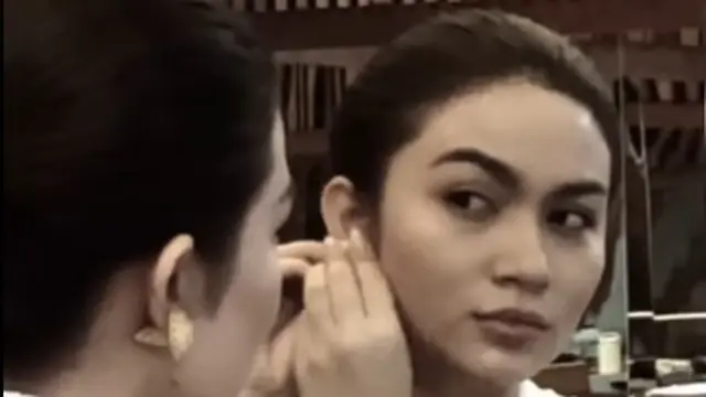 Ariel Tatum belajar tari Jawa (Instagram/arieltatum)