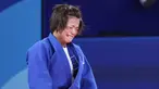 Juara bertahan judo asal Jepang Uta Abe tersingkir di Olimpiade Paris 2024, pada putaran kedua kelas 52 kilogram putri. (AP Photo/Eugene Hoshiko)