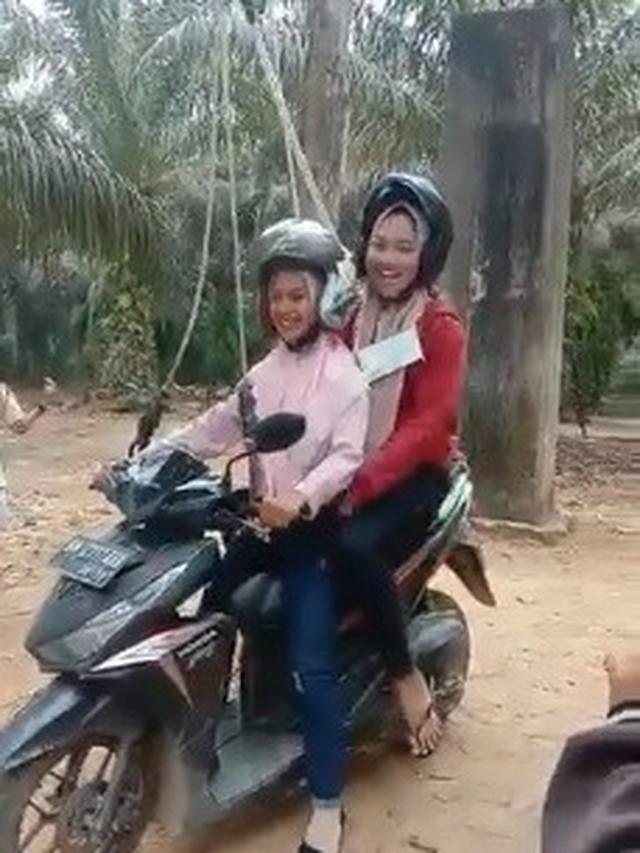 viral video motor nyebrang sungai