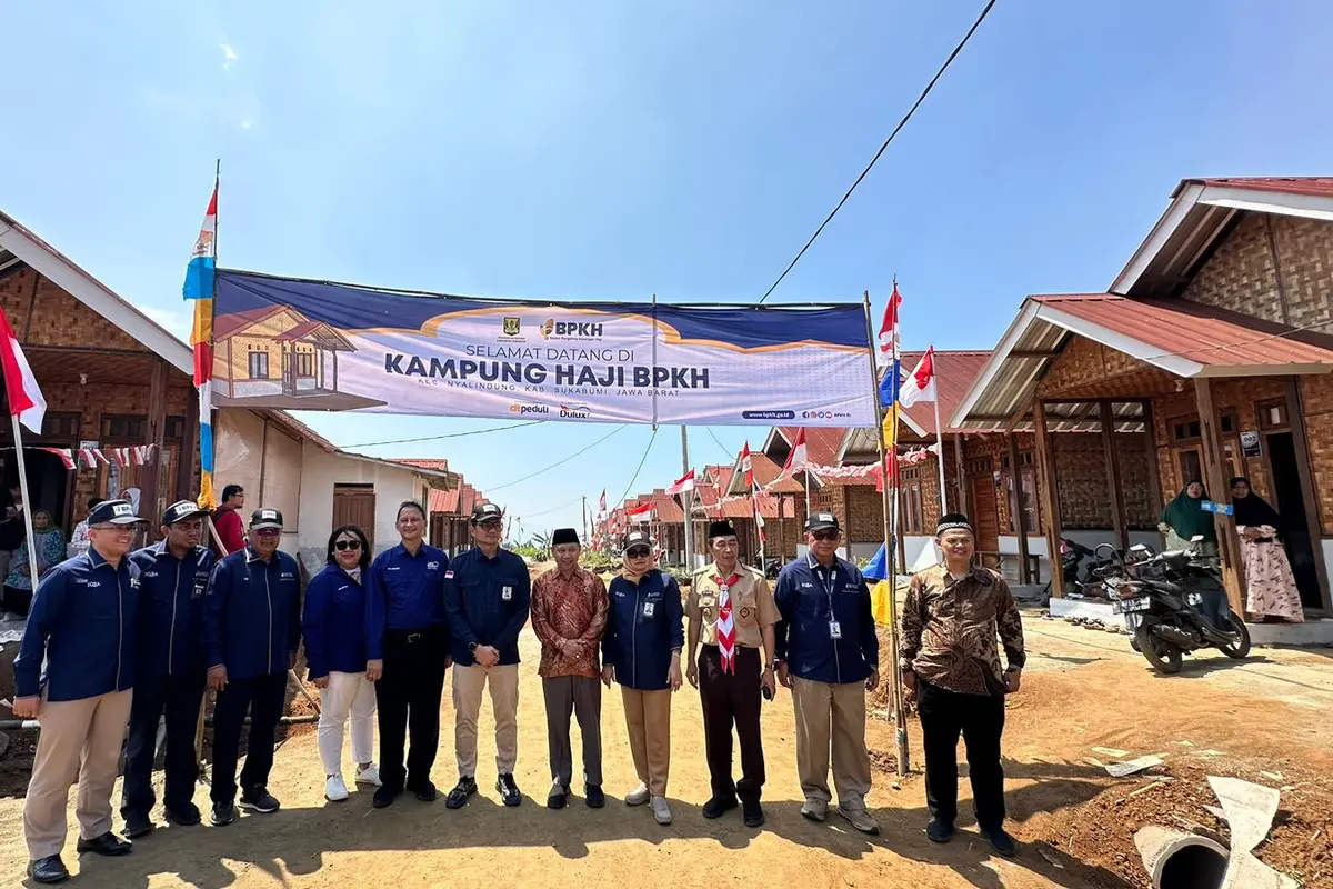 Badan Pengelola Keuangan Haji (BPKH) hadir menjangkau masyarakat terdampak bencana tanah bergerak pada Februari 2019 di Kampung Gunungbatu, Desa Kertaangsana, Kecamatan Nyalindung, Sukabumi, Jawa Barat, Rabu (14/8/2024) (Istimewa)