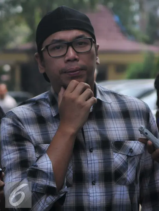 Sammy Simorangkir mendatangi Mabes Polri untuk melaporkan label yang menaunginya di Jakarta, Minggu (9/11/2015). Sammy melaporkan label rekaman Pro M dengan tuduhan penipuan. (Liputan6.com/Gempur M Surya)