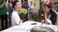 Seorang pria di China melamar sang kekasih bukan menggunakan buket bunga, melainkan menggunakan buket daging dan selada