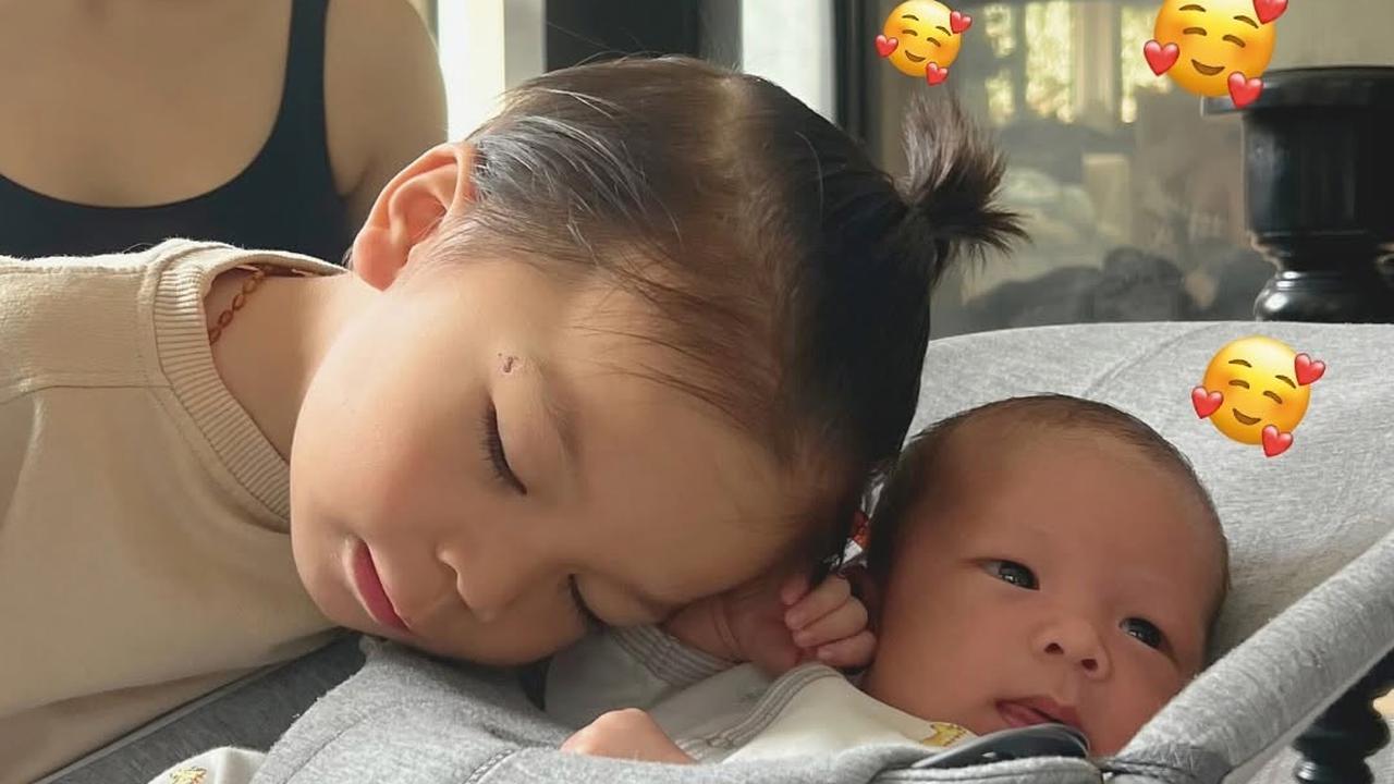 Potret Issa Anak Nikita Willy Momong dan Menjaga Adiknya, Gemas dan Ingin Selalu Dekat