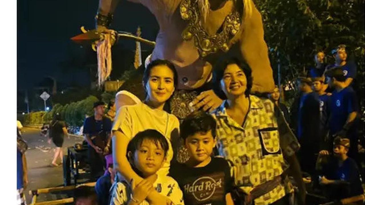Deretan Artis Indonesia Sambut Perayaan Nyepi 2025 dengan Ikut Parade Ogoh-Ogoh