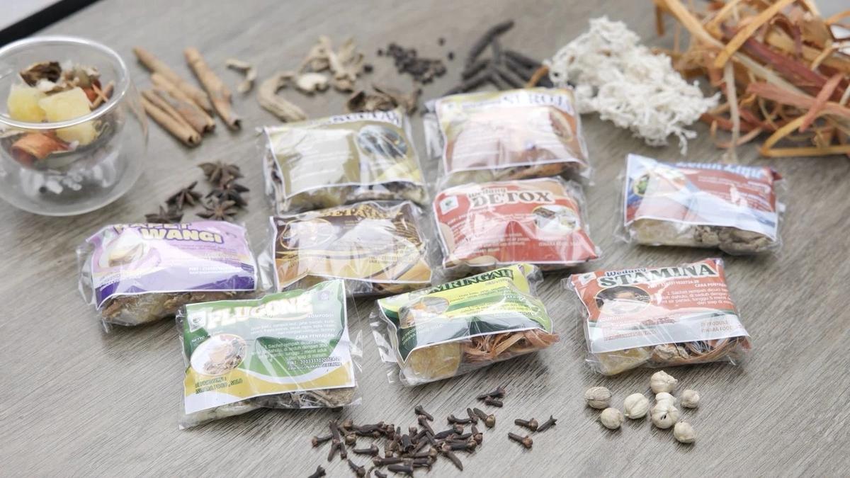 Kisah Dewi Aminah, perempuan asal Solo yang kini dikenal sebagai pemilik Iswara Food, produsen bumbu dan tepung bumbu kemasan