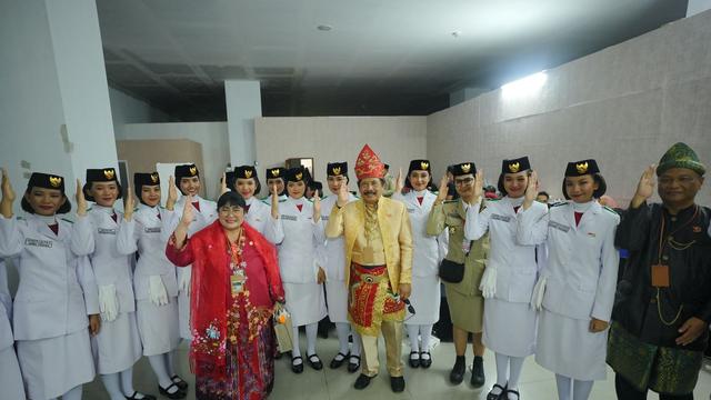 Kepala Badan Pembinaan Ideologi Pancasila (BPIP), Prof. Yudian Wahyudi mengapresiasi tugas Paskibraka Tingkat Pusat Tahun 2024 dapat dijalankan dengan baik di ruang tunggu Paskibraka di Istana IKN, Sabtu (17/8/2024) (Tim Humas BPIP)