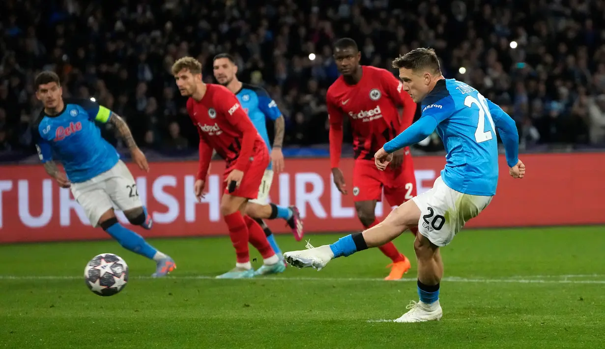Kemenangan ini membuat Napoli lolos meyakinkan dengan agregat 5-0 atas Eintracht Frankfurt. (AP Photo/Gregorio Borgia)