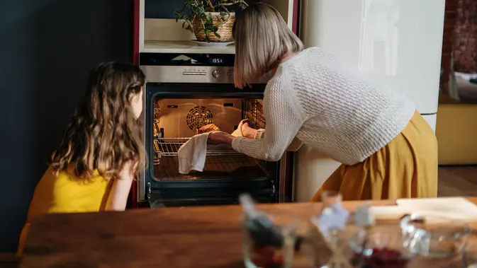 Ilustrasi microwave atau oven. (Pexels.com/cottonbro)