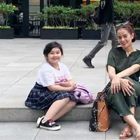 Astrid Tiar Momong Anak (Instagram/astridtiar127)