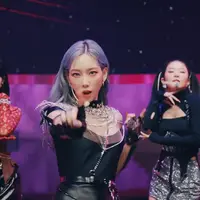 Terdiri dari 7 idol perempuan terbaik, mereka untuk kali pertama unjuk gigi di SMTOWN Live 2022 pada 1 Januari kemarin. (YouTube Girls on Top)