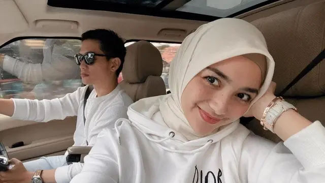 Inspirasi Outfit Couple Ala Citra Kirana dan Rezky Aditya