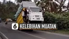 Truk tak kunjung kembali pada posisi semestinya dan tetap melaju.