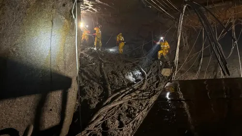 2 Pekerja Terjebak Longsor Tambang Freeport Meninggal Dunia, 5 Masih Upaya Penyelamatan - Regional Liputan6.com