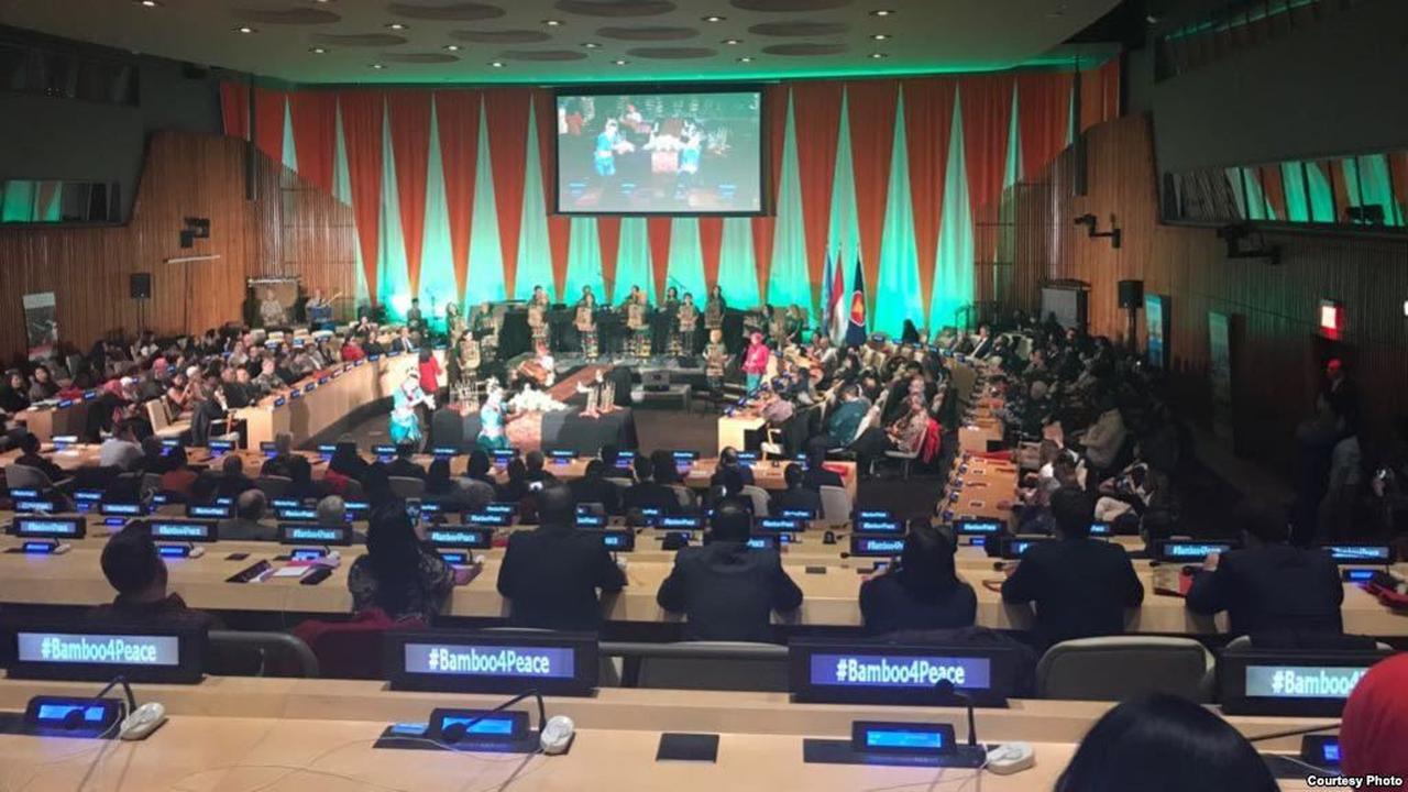 Pagelaran Angklung bertajuk "Bamboo for Peace: Enchanting Sounds and Rhythms of Indonesia” di ruang ECOSOC, gedung PBB, New York, 30 April 2018 (PTRI)