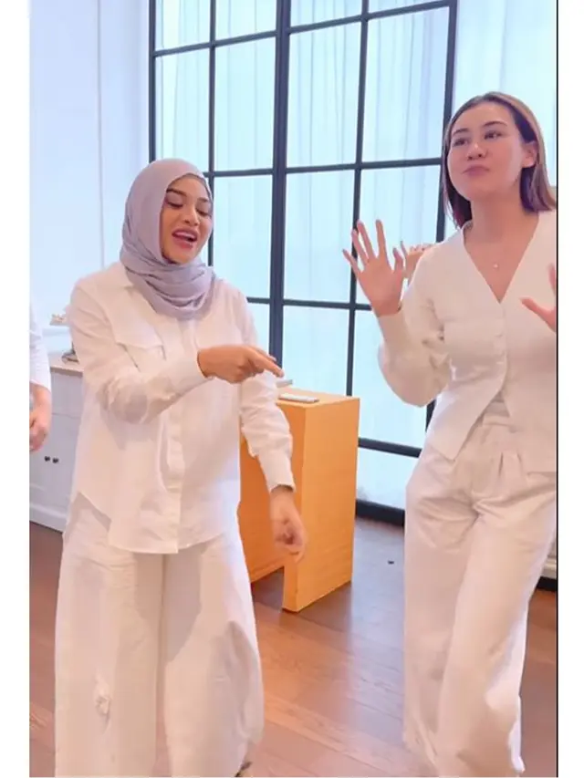 6 Potret Artis Beri Kejutan Baby Shower Shandy Purnamasari, Berlangsung Seru
