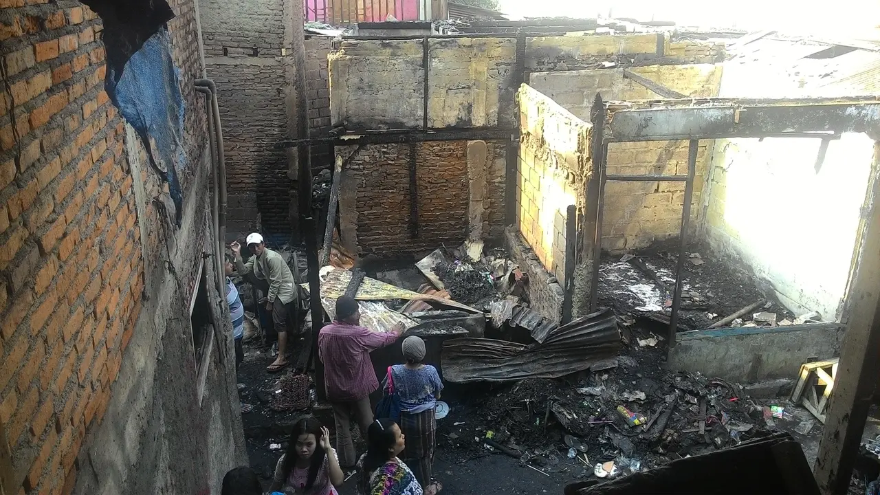 Pakaian Dalam Otong dan Kebakaran Pasar Gembrong