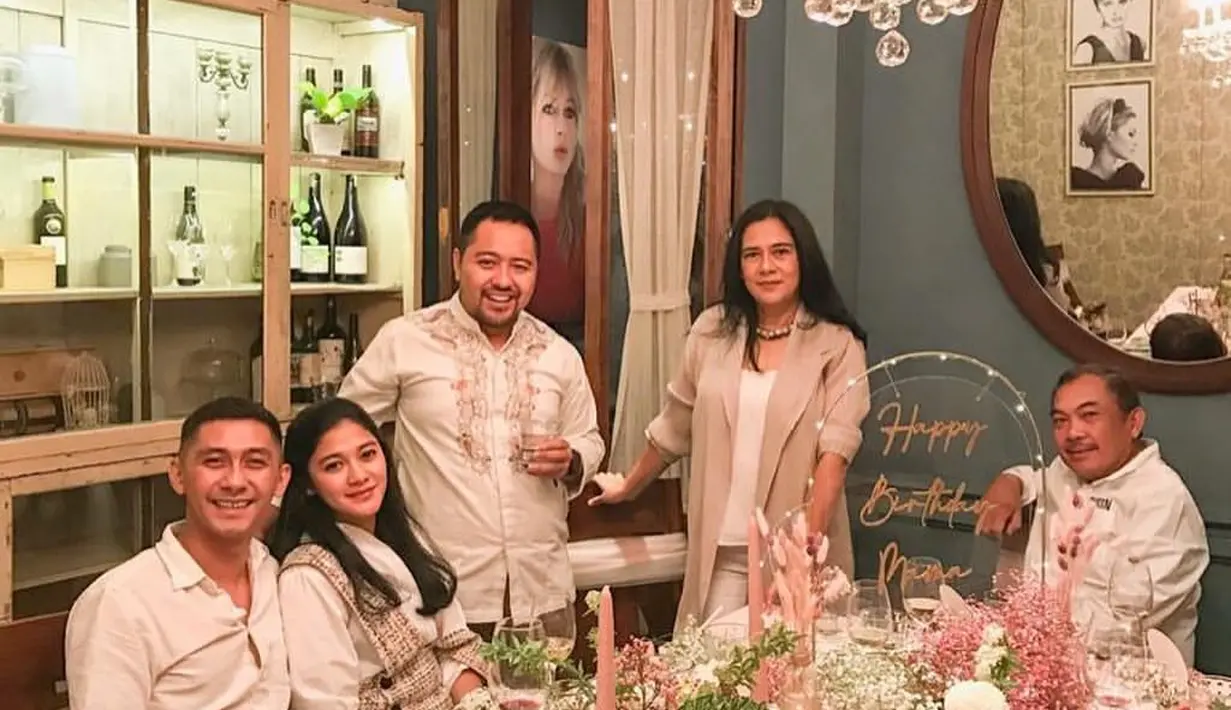 [Instagram/lydiakandou_]