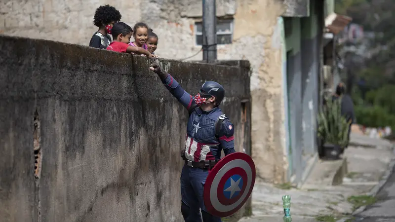 Aksi Captain America Berupaya Cegah Penularan COVID-19 pada Anak-Anak