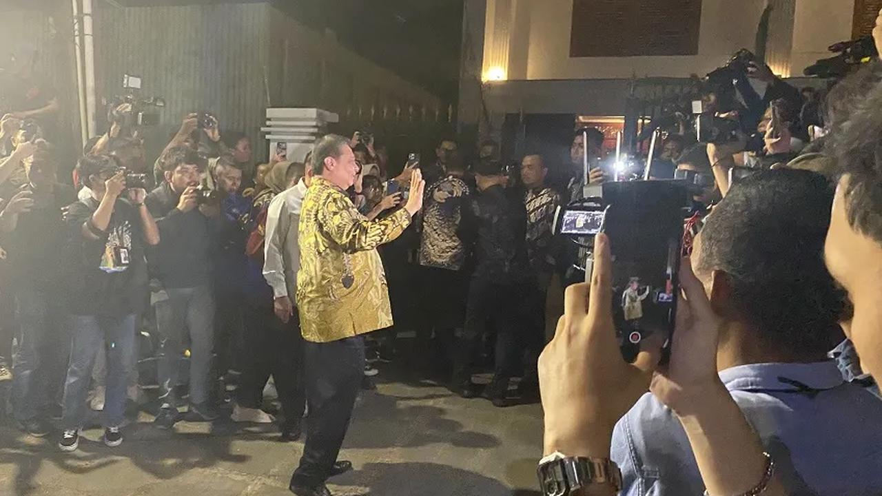 "Dipastikan tidak di hari pertama," kata Airlangga Hartarto, kepada wartawan, usai acara Rakernas VI Projo, di Indonesia Arena GBK, Jakarta, Sabtu (14/10).&nbsp;<br>