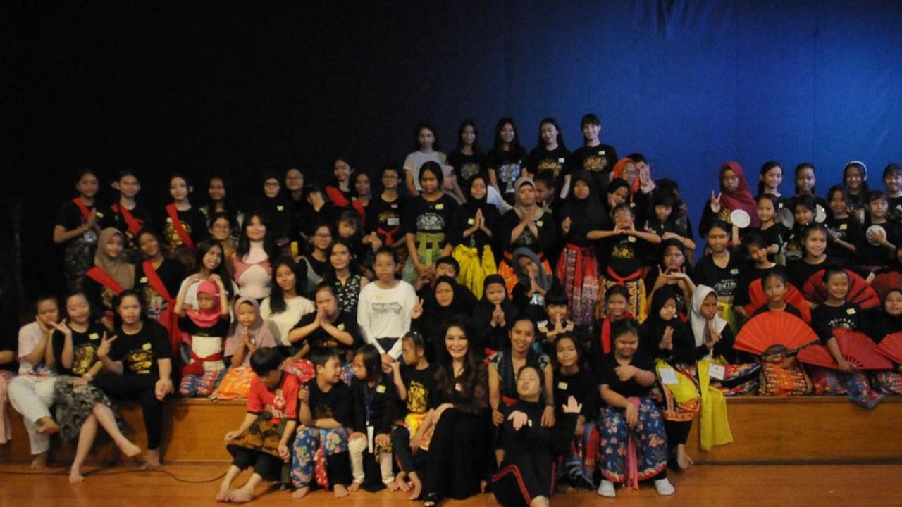 Belantara Budaya Indonesia mengajak sejumlah anak difabel ikut serta dalam latihan menari di Jakarta, Sabtu (25/11/2023). Kegiatan yang merupakan hasil kolaborasi dengan Komunitas Perempuan Peduli dan Berbagi ini diadalan dalam rangka menyambut Hari Disab