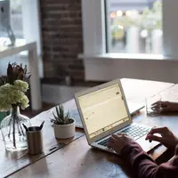 Ilustrasi Kerja Kantoran (sumber: unsplash)