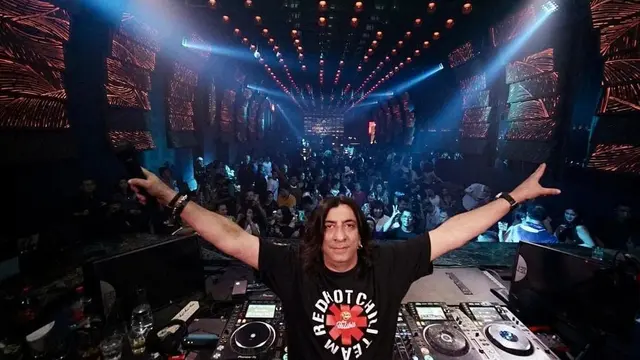 Masih Ingat Hans Pemain Si Doel Anak Sekolahan, Intip Potret Terbarunya yang Tak Pernah Ubah Penampilan