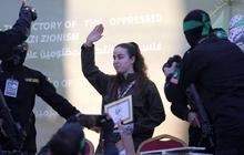 FOTO: Momen Tentara Wanita Israel yang Disandera Hamas Akhirnya Dibebaskan, Gelang Bernuansa Palestina Jadi Sorotan