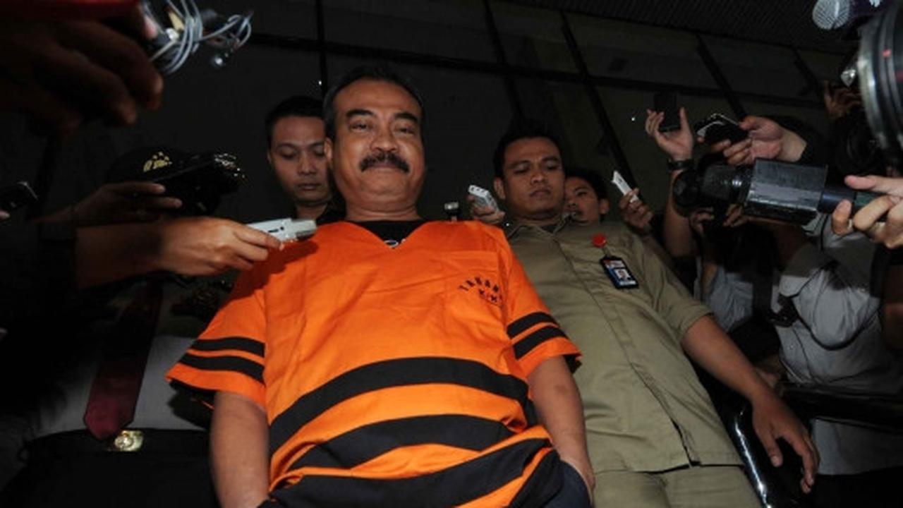 Diperiksa lagi, tersangka penyuap Dewie Yasin pasang muka nyengir