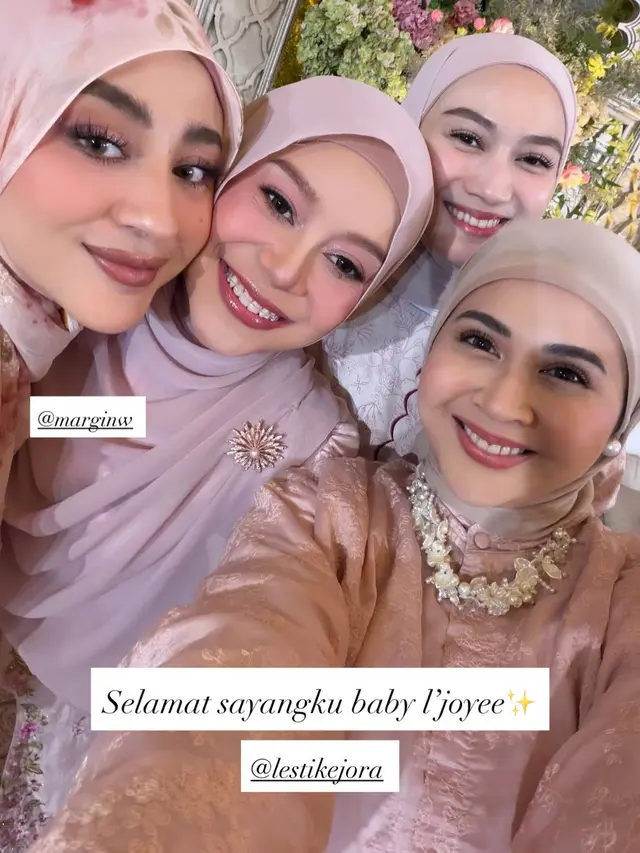 Kesha Ratuliu di Akikah Putri ke-3 Lesti Kejora tampil serba pink. [@kesharatuliu05]