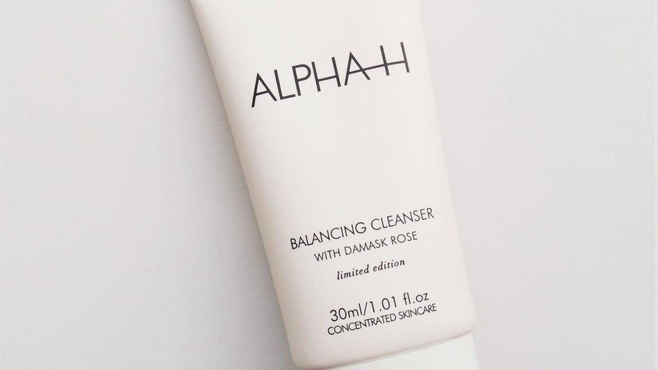 <b>Gunakan Facial Wassh dengan Kandungan Pelembab Ringan</b>