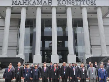 Delegasi Asosiasi Sekjen Mahkamah Konstitusi Se Asia mengunjungi Gedung Mahkamah Konstitusi Republik Indonesia, Jakarta, Selasa (26/5/2015). Kunjungan dalam rangka observasi persidangan. (Liputan6.com/Herman Zakharia)