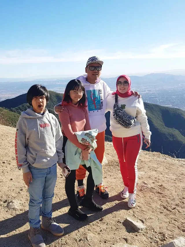 [Bintang] Liburan Artis Akhir Tahun