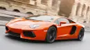 Lamborghini LP700-4: Mobil berlogo banteng Italia ini merupakan supercar dengan konfigurasi mesin yang cukup besar yaitu unit mesin V12 6.500cc dengan keluaran tenaga buas hingga 700 PS serta torsi 690 Nm. (Source: lamborghini.com)