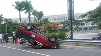 kecelakaan pikap yang membawa puluhan santri pesantren Miftahul Huda, di kawasan Greenlake, Cipondoh, Kota Tangerang, Minggu (25/11). (Istimewa)