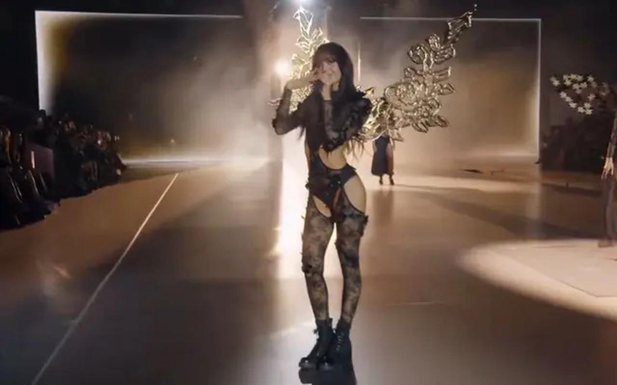 Adu Gaya Lisa BLACKPINK dan Gigi Hadid di Runway Victoria's Secret yang Kembali Setelah 6 Tahun Absen