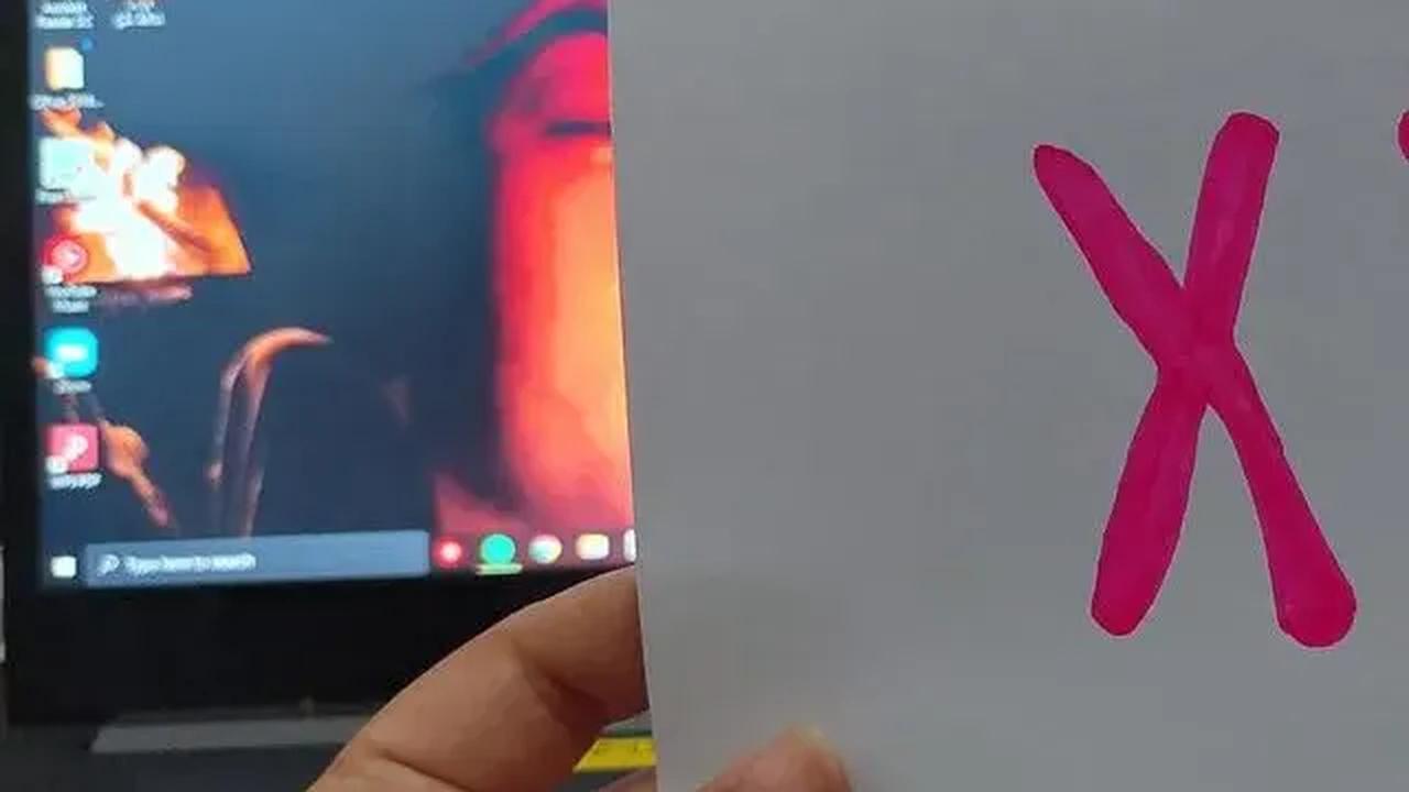 Terlepas dari itu, Hika mendesak polisi mengusut tuntas kasus industri film porno tersebut.<br>