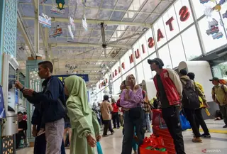 Penumpang kereta api (AntaraNews)