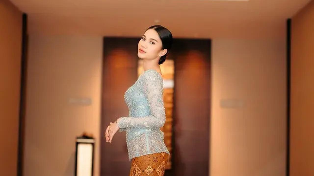 4 Model Kebaya Batik Modern Perpaduan Gaya Klasik, Azizah Salsha hingga Pinka Haprani