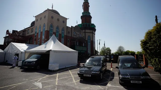 Halaman Masjid Birmingham Diubah Jadi Kamar Jenazah Covid-19
