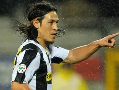 Juventus's midfielder Mauro German Camoranesi celebrates after scoring a goal during their "Serie A" football match Juventus vs Reggina at Olympic Stadium in Turin on November 29, 2008. AFP PHOTO / GIUSEPPE CACACE 