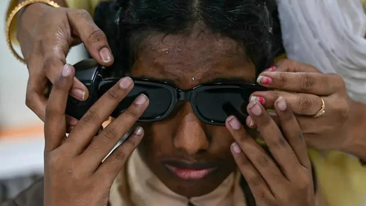 Siswa Disabilitas Netra di India Jalani Pelatihan Penggunaan Kacamata Berteknologi AI