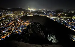 Langkah-Langkah Sunyi Menyusuri Jalur Jabal Nur ke Gua Hira