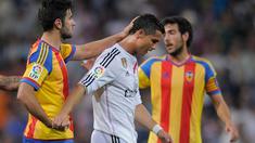 Real Madrid gagal memetik kemenangan saat bersua Valencia di jornada ke-36 La Liga Spanyol. Bermain di Santiago Bernabeu, Minggu (10/5/2015) dini hari WIB, Madrid harus puas meraih hasil imbang 1-1.